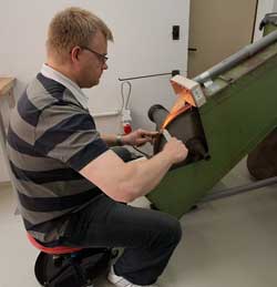 Schleifarbeit in der Werkstatt